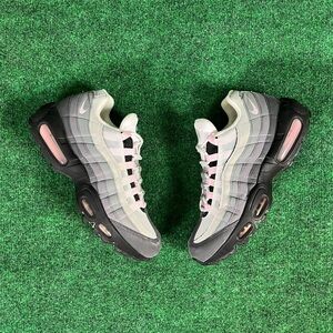 Nike Air Max 95 Gunsmoke Pink Foam Grey White Black Mens Size 8.5
